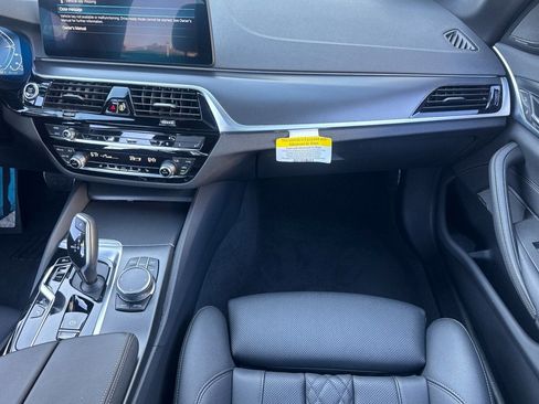 Used 2023 BMW 530e w/ Executive Package image 29