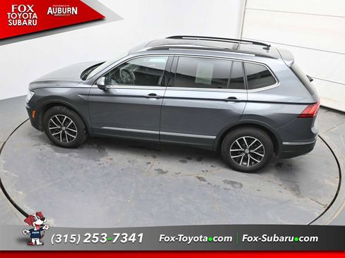 Used 2021 Volkswagen Tiguan SE w/ Panoramic Sunroof Package image 29