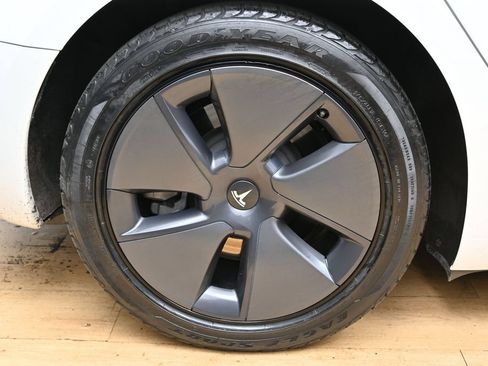 Used 2023 Tesla Model 3 Standard Range RWD image 15