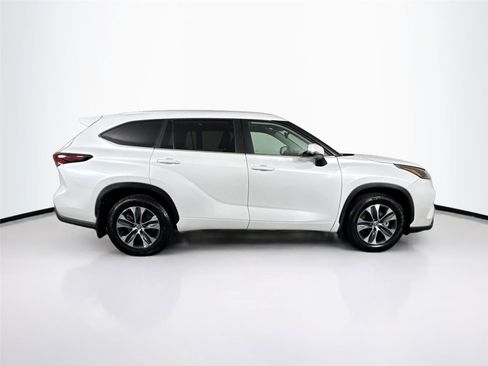 Certified 2025 Toyota Highlander XLE AWD/4WD image 11