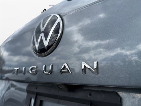 Used 2023 Volkswagen Tiguan SE image 17