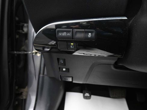 Used 2022 Toyota Prius Prime XLE image 8