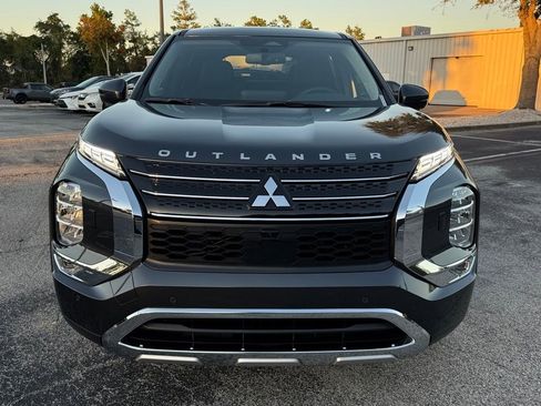 New 2025 Mitsubishi Outlander SE image 2