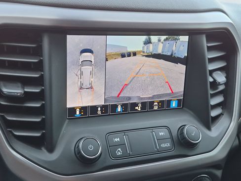 Certified 2022 GMC Acadia AT4 w/ Technology Package AWD/4WD image 15