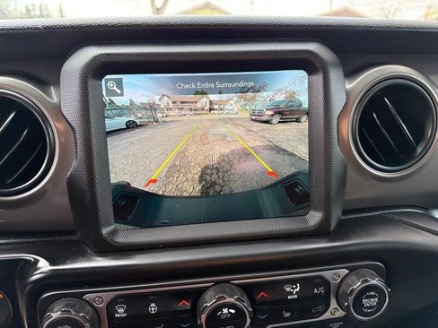 Used 2022 Jeep Gladiator Sport image 20