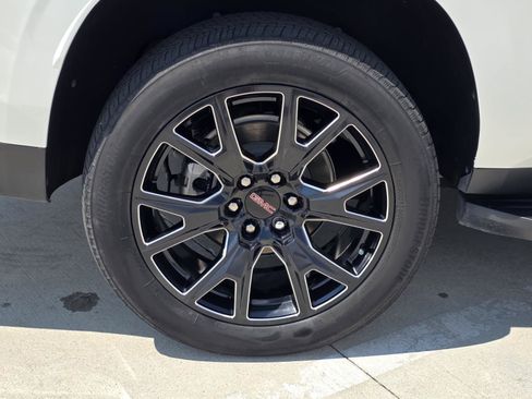 Used 2023 GMC Yukon XL Denali RWD image 10
