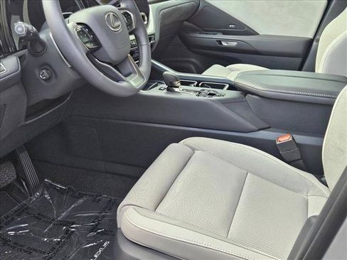 Used 2026 Lexus TX 550h AWD Plug-In Hybrid w/ Technology Package image 15