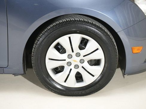 Used 2013 Chevrolet Cruze LS image 30