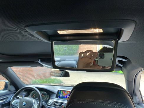 Used 2018 BMW 750i xDrive image 40