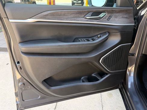 New 2026 Jeep Grand Cherokee Limited w/ Luxury Tech Group II RWD image 29