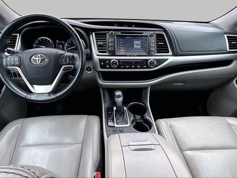 Used 2018 Toyota Highlander XLE FWD image 15