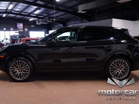 Used 2023 Porsche Cayenne Platinum Edition w/ Assistance Package AWD/4WD image 4