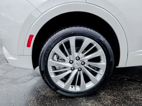 Used 2024 Buick Envision Avenir image 17