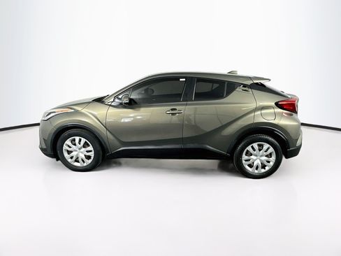 Used 2021 Toyota C-HR LE FWD image 4
