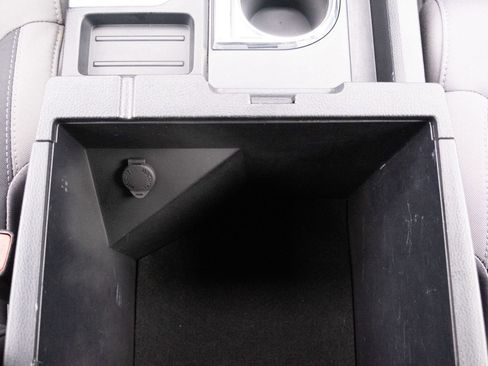 Used 2017 Toyota Tundra SR5 w/ SR5 Upgrade Package image 8