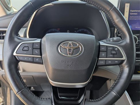 Used 2024 Toyota Highlander Platinum image 31
