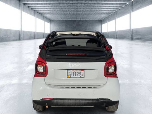 Used 2017 smart fortwo passion image 5