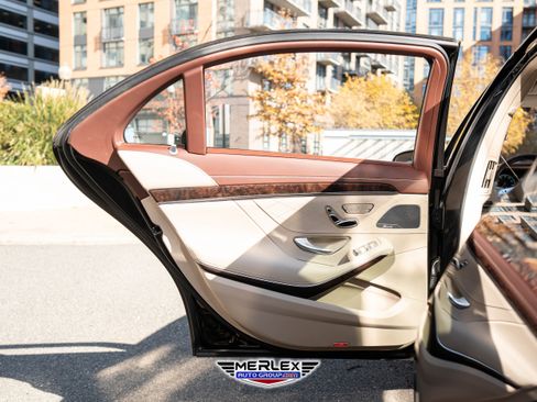 Used 2018 Mercedes-Benz S 560 4MATIC Sedan w/ Premium Package image 46