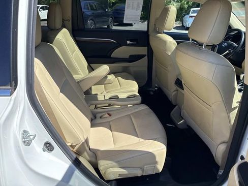 Used 2018 Toyota Highlander Limited Platinum AWD/4WD image 11