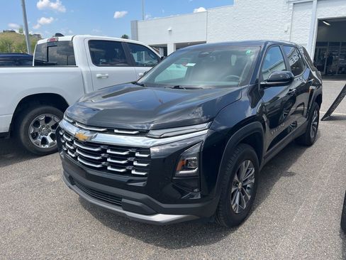 Used 2025 Chevrolet Equinox LT AWD/4WD image 1