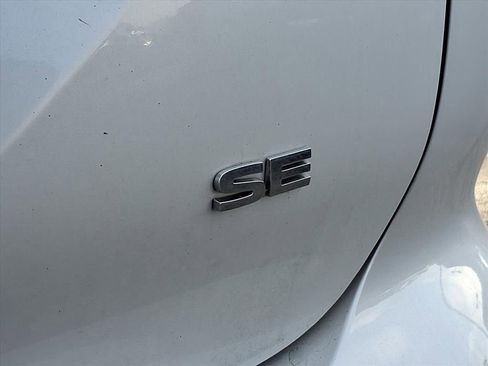 Used 2024 Mitsubishi Outlander SE image 28