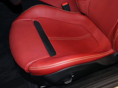 Used 2021 Ferrari Roma RWD image 43