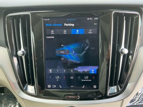 Used 2024 Volvo V60 B5 Cross Country Plus image 17