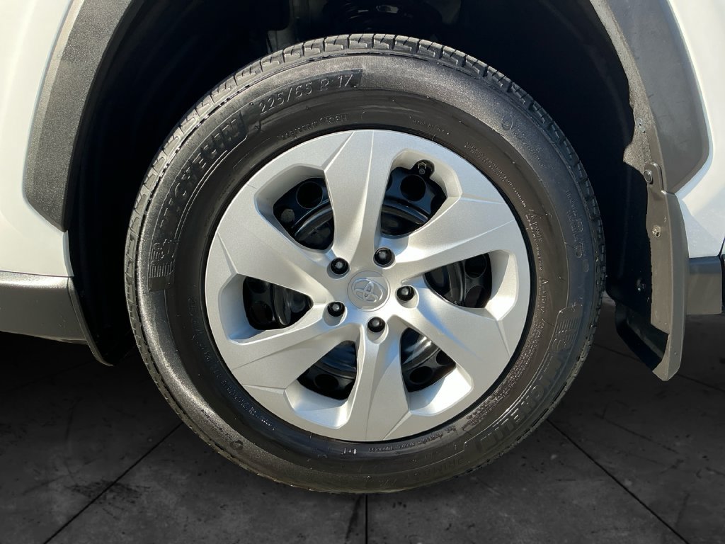 Used 2025 Toyota RAV4 LE AWD/4WD image 15