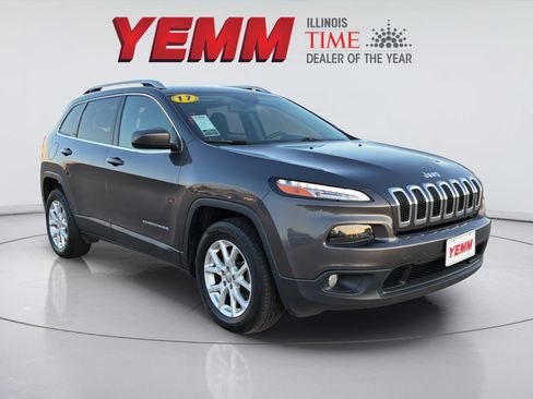 Used 2017 Jeep Cherokee Latitude w/ Cold Weather Group AWD/4WD image 1