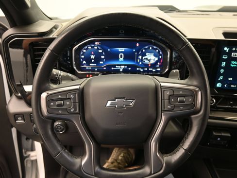 Used 2024 Chevrolet Silverado 1500 ZR2 w/ Technology Package AWD/4WD image 18