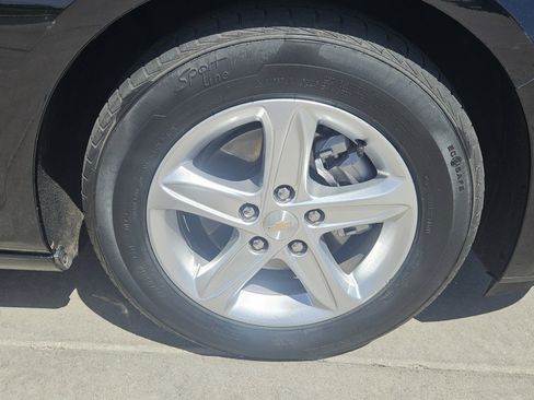 Used 2024 Chevrolet Malibu LS FWD image 2