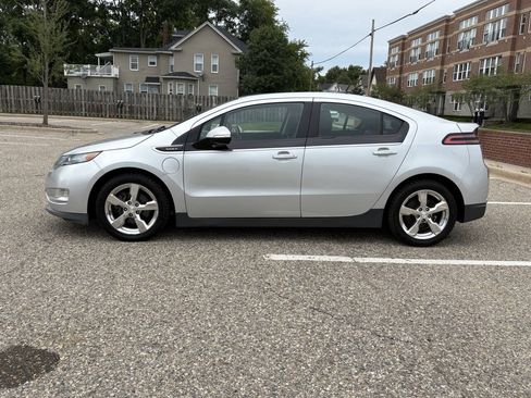 Used 2014 Chevrolet Volt Premium w/ Premium Trim Package FWD image 36