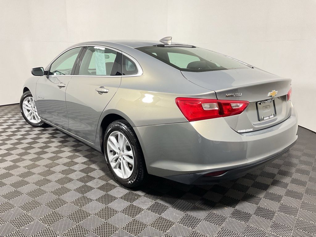 Used 2017 Chevrolet Malibu LT FWD image 9