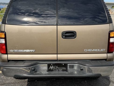 Used 2003 Chevrolet Suburban 2WD image 7