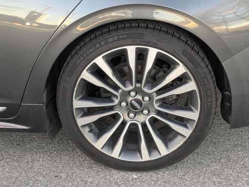 Used 2018 Lincoln Continental Reserve image 25