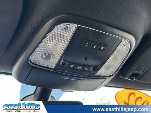 Used 2022 Jeep Grand Cherokee Laredo X AWD/4WD image 35