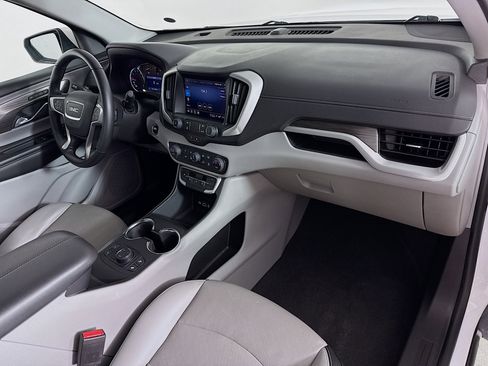 Used 2024 GMC Terrain SLT image 34