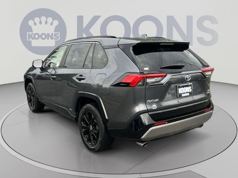 Used 2022 Toyota RAV4 SE w/ Convenience Package AWD/4WD image 4