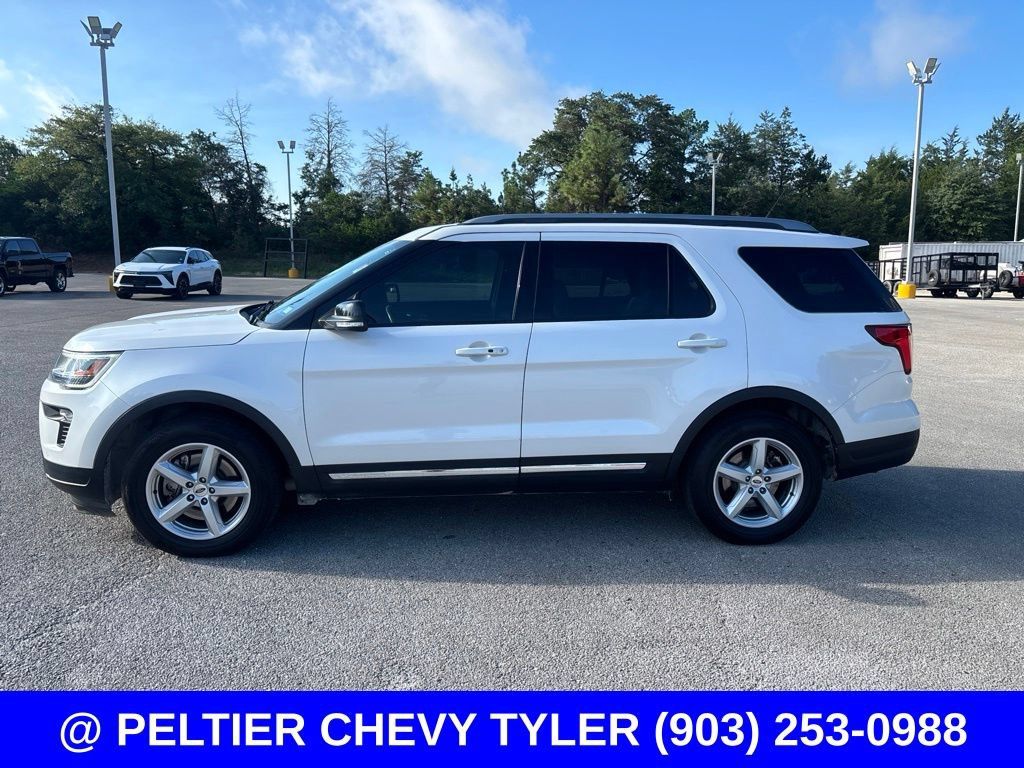 Used 2018 Ford Explorer XLT w/ Equipment Group 202A FWD image 4