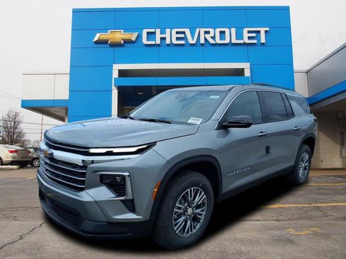 New 2026 Chevrolet Traverse LT w/ Driver Confidence Package image 4