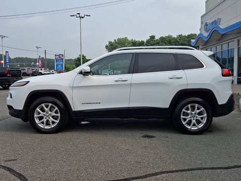 Used 2017 Jeep Cherokee Latitude w/ Cold Weather Group AWD/4WD image 7