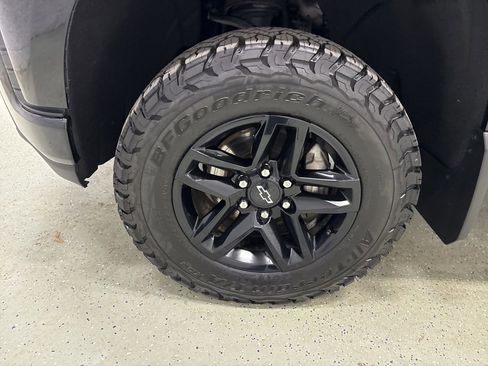 Used 2020 Chevrolet Silverado 1500 Custom Trail Boss w/ Custom Convenience Package AWD/4WD image 10