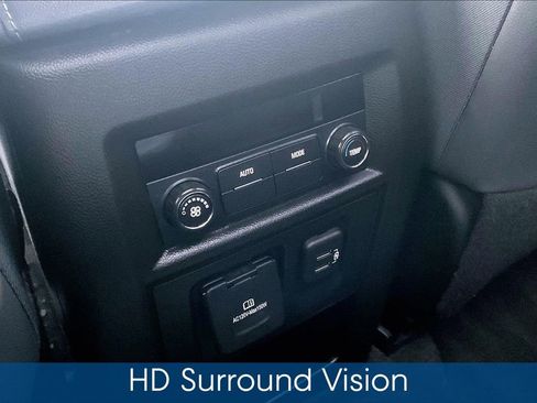 Used 2020 Chevrolet Traverse LT w/ LT Premium Package image 12