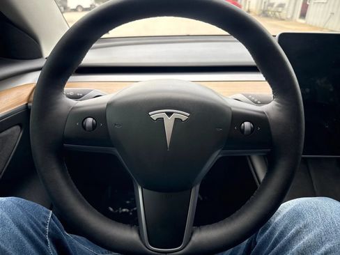 Used 2022 Tesla Model 3 Standard Range RWD image 17