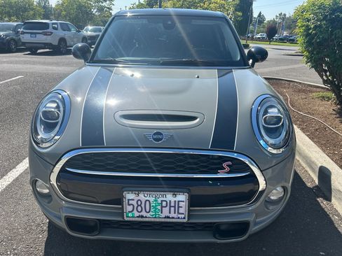 Used 2019 MINI Cooper S w/ Signature Upholstery Package FWD image 2