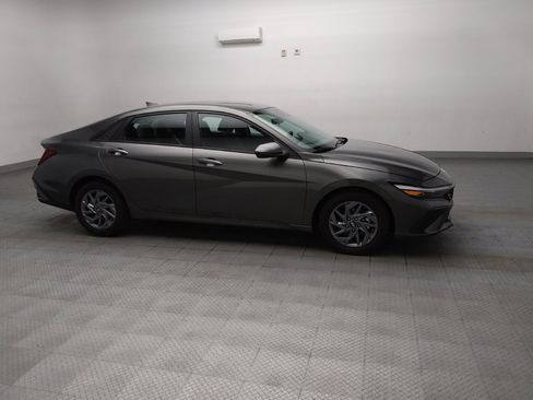 Used 2024 Hyundai Elantra SEL FWD image 11