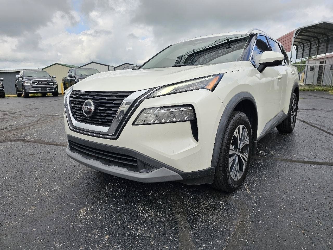 Used 2021 Nissan Rogue SV w/ Premium Package FWD image 2