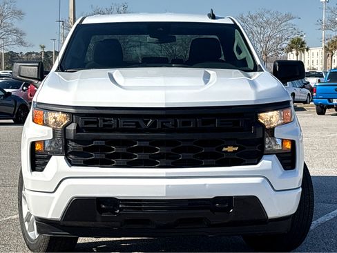 Used 2024 Chevrolet Silverado 1500 Custom image 2