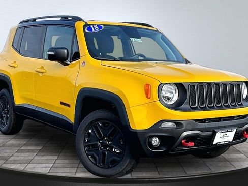 Used 2018 Jeep Renegade Trailhawk w/ Cold Weather Group II image 12