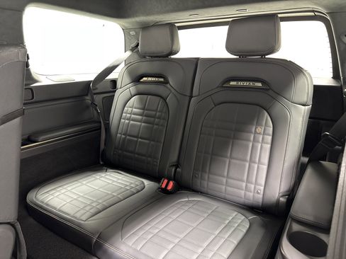 Used 2025 Rivian R1S Premium image 25